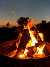 Heller Campfire under the stars 